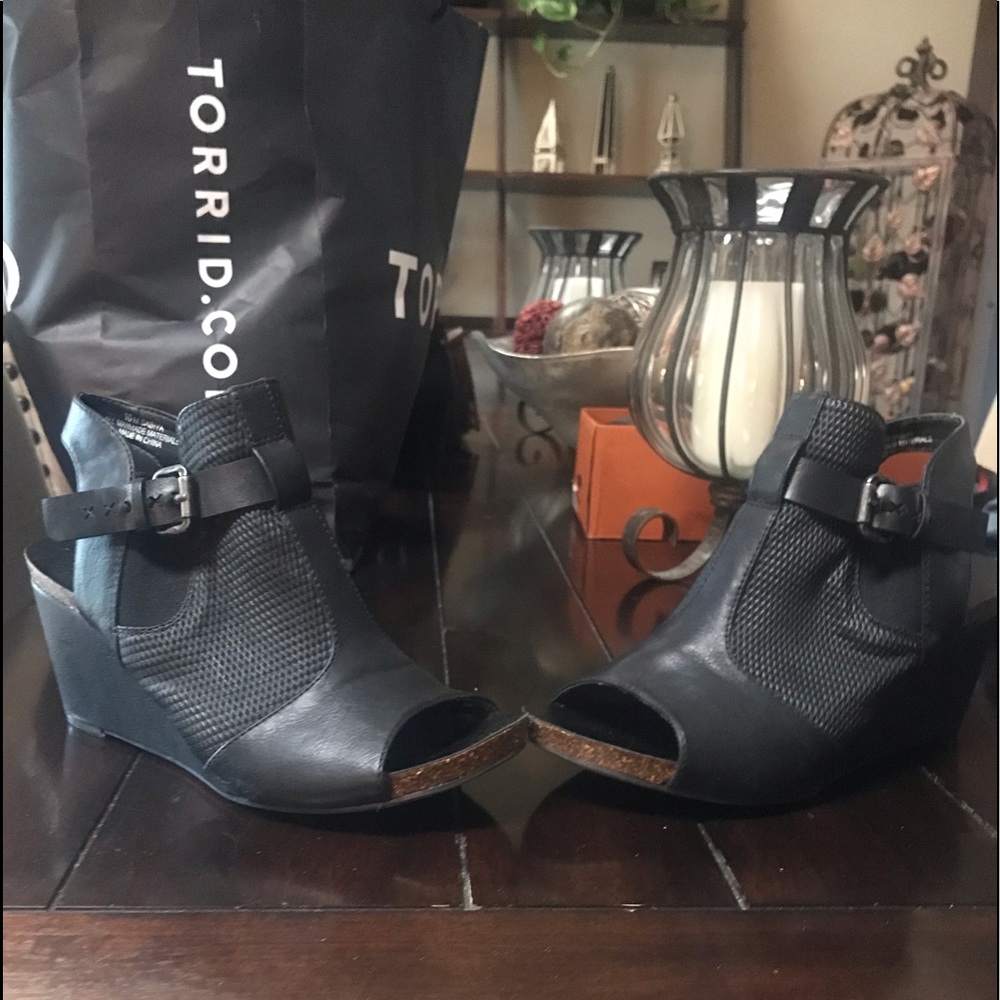 Black leather wedge sandals